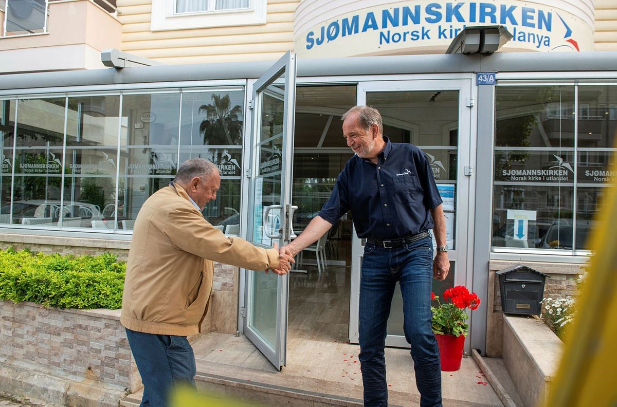 Sjømannsprest Steinar Tverrli ønsker velkommen til Sjømannskirken i Alanya